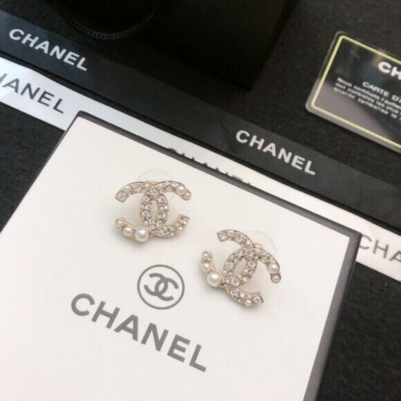 Chanel CC Sparkle Studs with Pearl Inlay - Picture 2 of 5